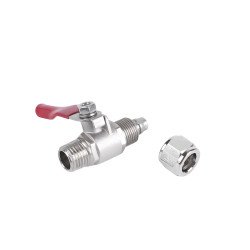 Vanne d'alimentation osmoseur 3/8 démontée, focus sur le filetage mâle et l'écrou de compression au Maroc.