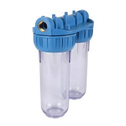 Raccord laiton 3/4 sur double porte-filtre à eau, gros plan de la connexion solide pour la filtration d'eau au Maroc.