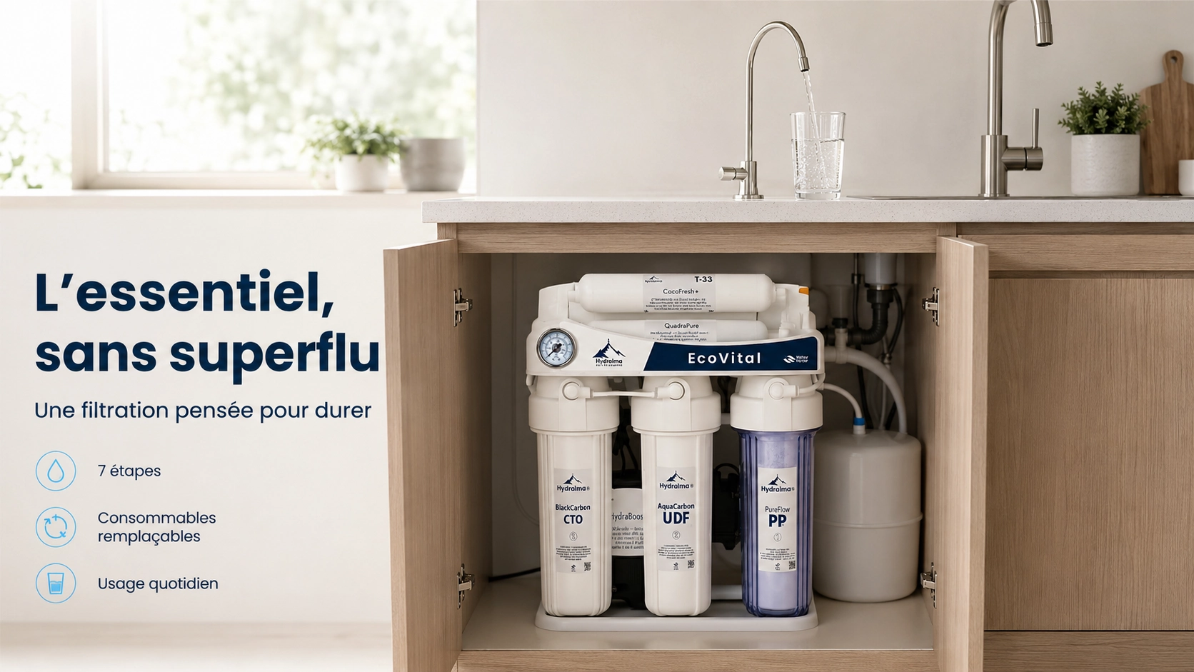 Hydralma EcoVital installé sous évier dans une cuisine moderne, une solution de filtration en 7 étapes pensée pour durer
